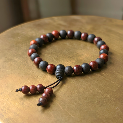 Karungli & Red Sandalwood Bracelet – Natural Wooden Combination Bracelet | Ishwar Tattva